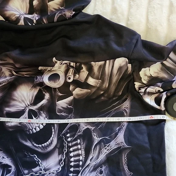 Graphic Skull Hoodie with Guns  NWOT - Picture 6 of 12